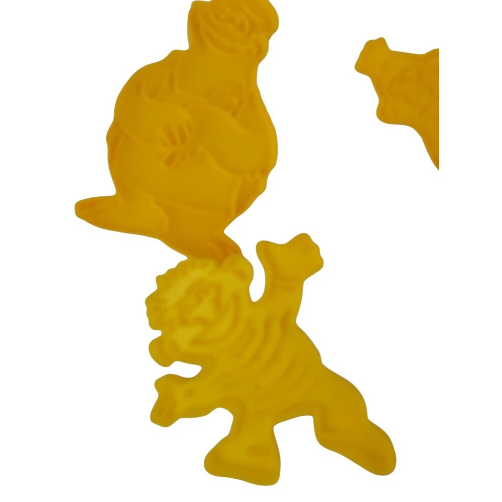 6 Sesame Street Yellow Plastic Cookie Cutters 1970s Oscar Cookie Count Big Bird - Picture 3 of 5